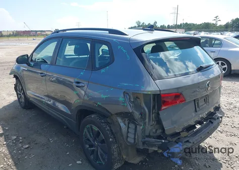 2022 Volkswagen Taos 1.5T S z USA, uszkodzony, nr VIN 3VVMX7B21NM032255